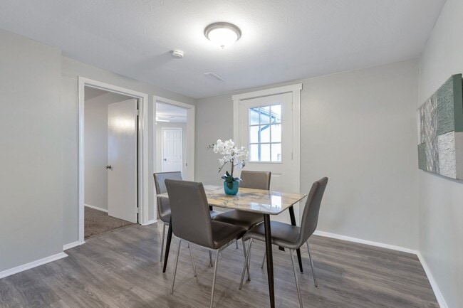 Building Photo - Beautiful 3 Bed 1 Bath Home in Edgewater!