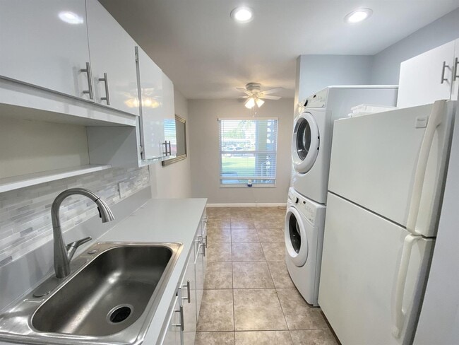 Building Photo - 1100 Boxwood Dr