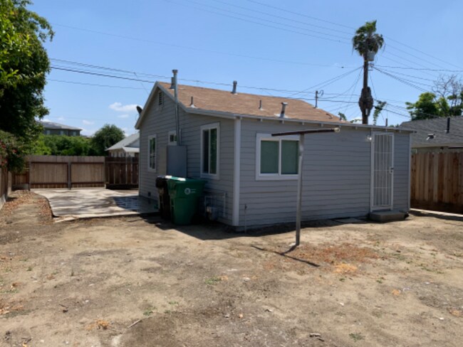 Building Photo - 176 N F St