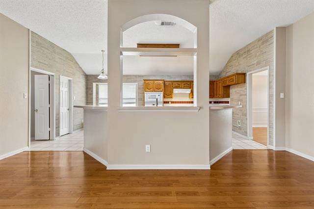 Building Photo - 300 Thomas Dr