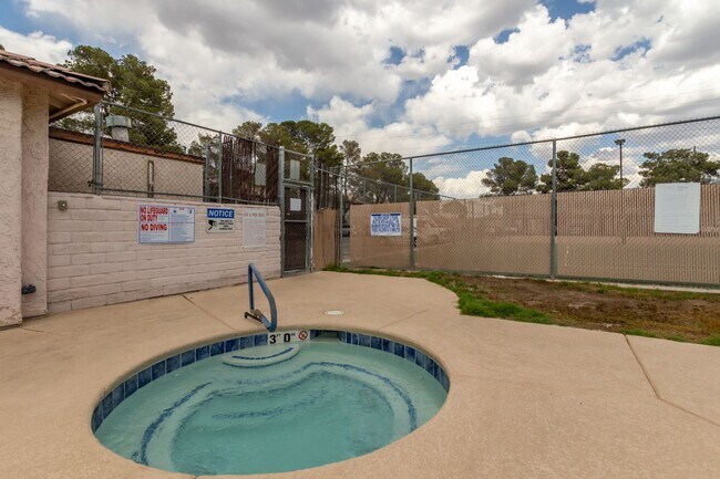 Building Photo - Remodeled 2 bedroom unit just minutes from...