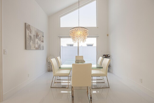 Building Photo - 23246 L'Ermitage Cir