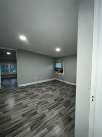 Building Photo - 121 Craig Ave