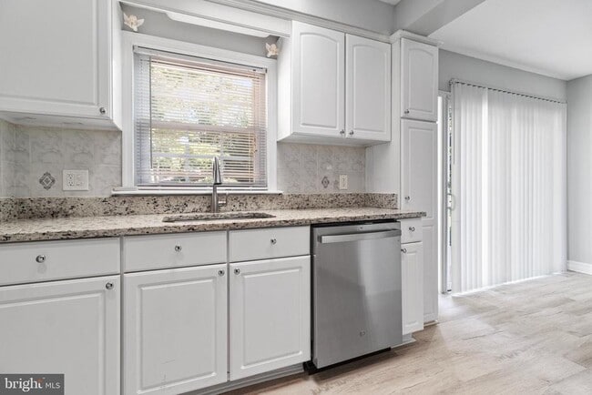 Building Photo - 5601 Dawes Ave