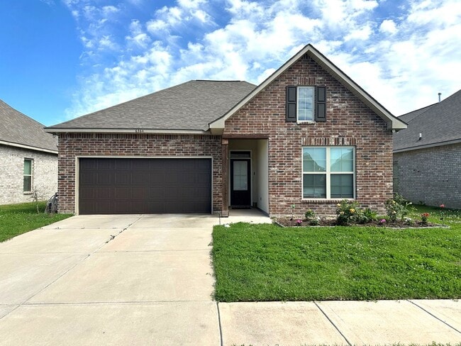 Building Photo - Beautiful 4 Bedroom 2.5 Bath Available for...