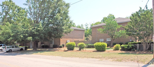 Building Photo - Melrose Heights
