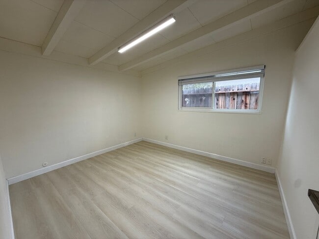 Building Photo - 2598 Dixon Dr