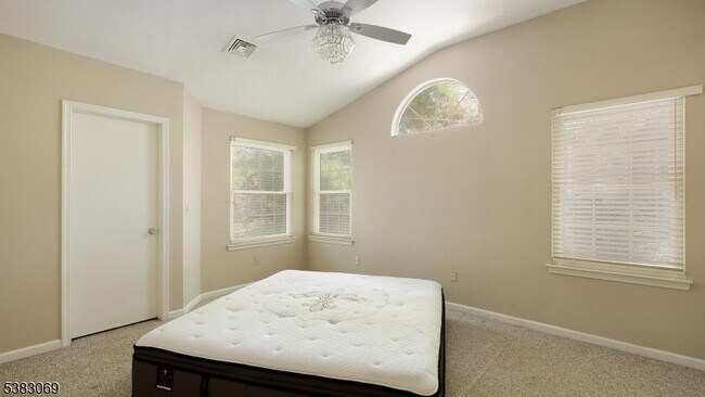 Building Photo - 19 Quail Brook Ct