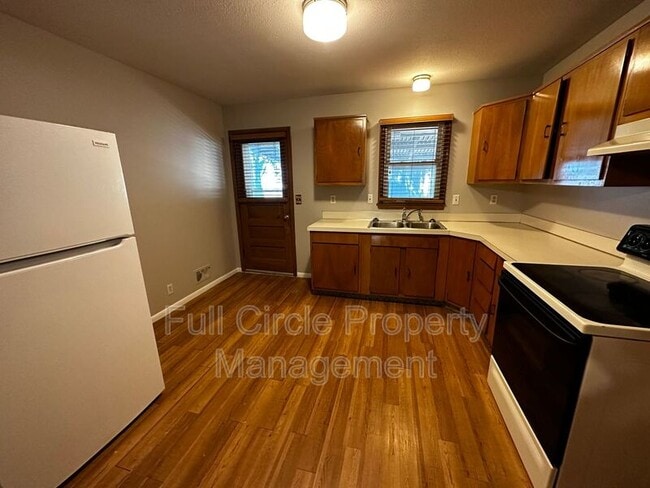 Building Photo - 9816 Linden Ave