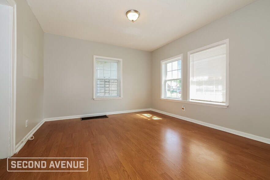 Building Photo - 2314 Van Brunt Blvd