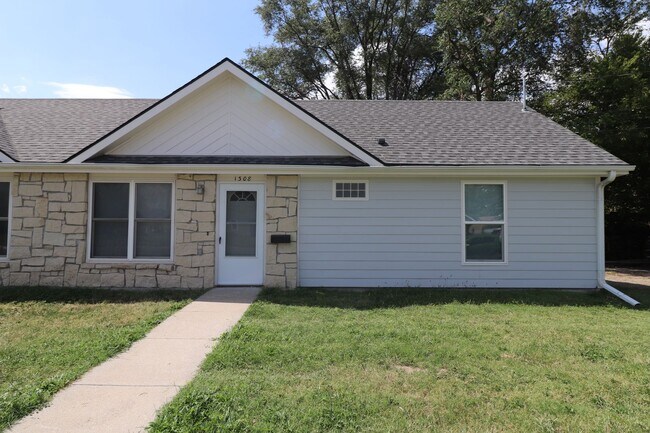 Primary Photo - Newly updated duplex for rent!