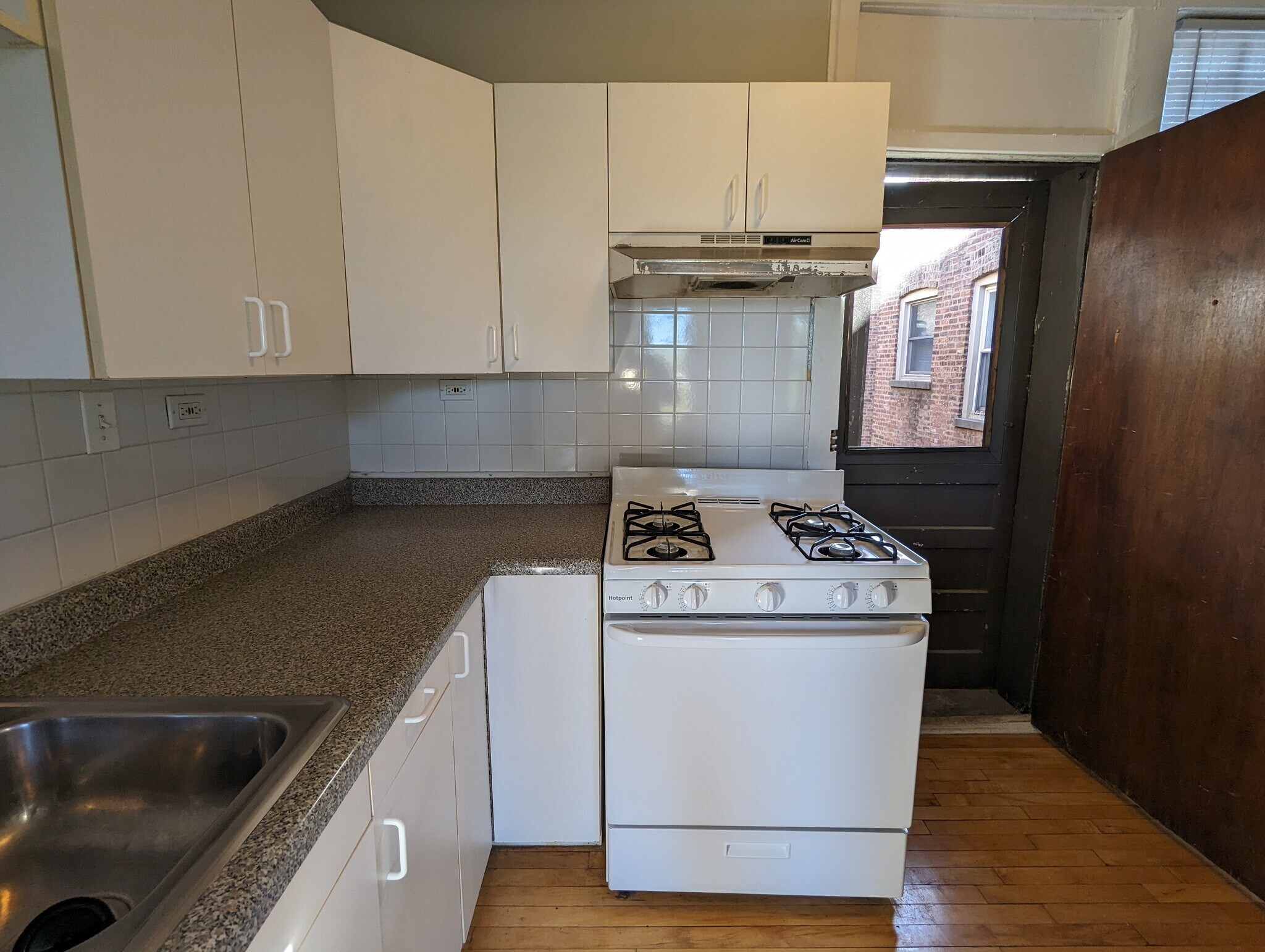 Building Photo - 4237 N Paulina St