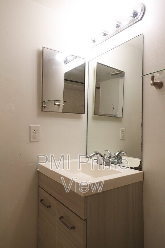 Building Photo - 6425 SW 130th Pl