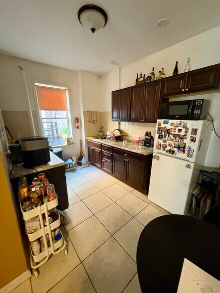 Building Photo - 435 53rd St