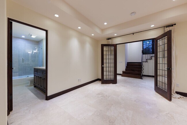 Building Photo - Delightful Private 3BR/4.5BA + Office Home in Del Mar