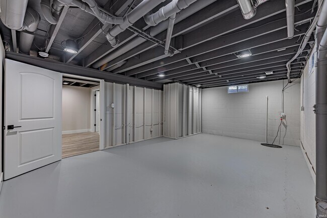 Building Photo - 441 Lawrence Dr