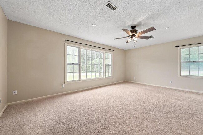 Building Photo - 106 Wind Creek Ln