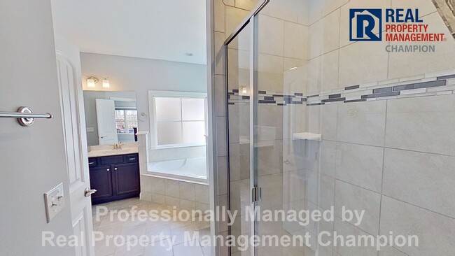 Building Photo - Immaculate 4 BD/3 BA Home w/Screened Porch and Fenced Back Yard