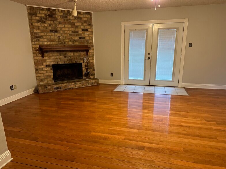 Living room - 557 Esplanade St