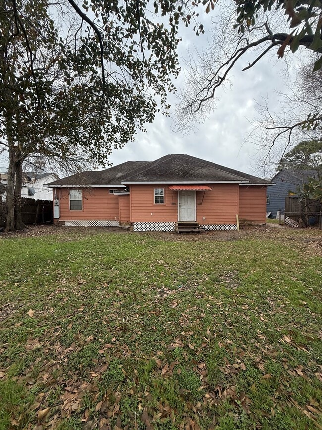 Building Photo - 917 Leonard St