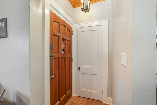 Building Photo - 710 Highland Ave