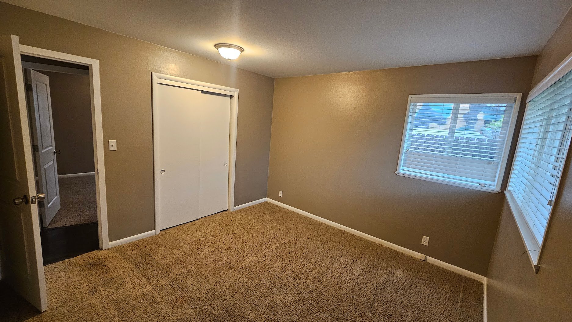Building Photo - 800 Lotus Way