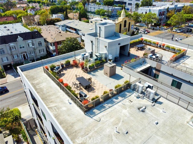 Building Photo - 820 S Wilton Pl