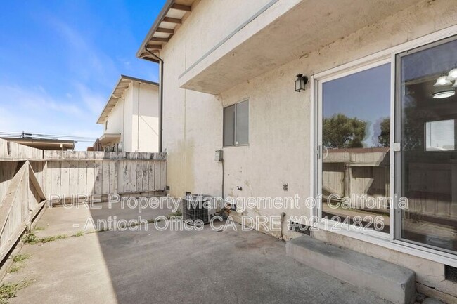 Building Photo - 908 Minaker Dr