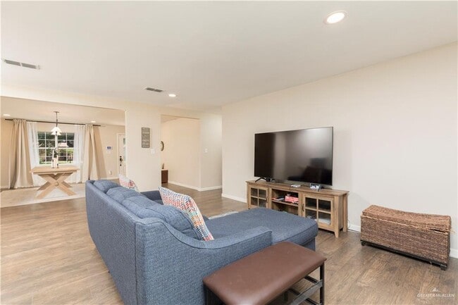 Building Photo - 1609 Ulex Ave