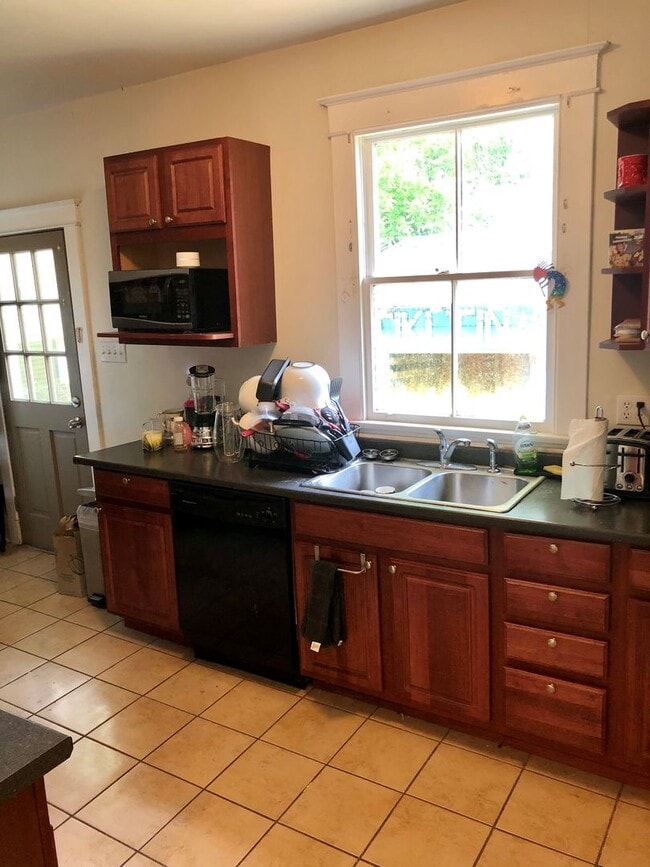 Building Photo - 6109-6111 Delord St.