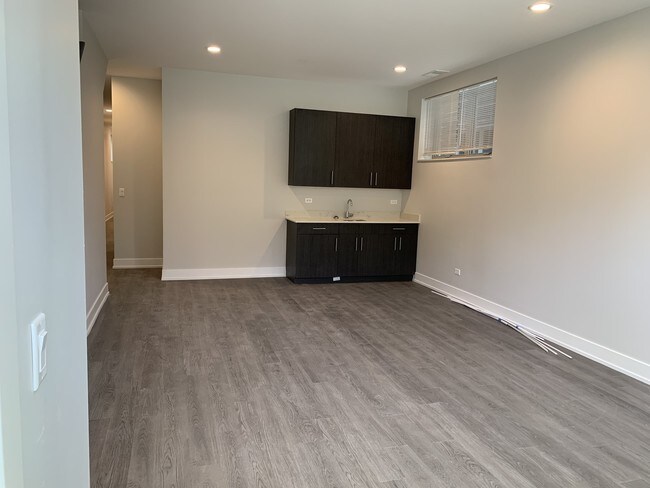 Building Photo - 3333 S Michigan Ave