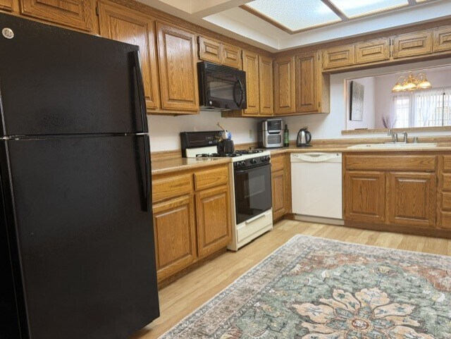 Building Photo - 7904 Shelter Island Way
