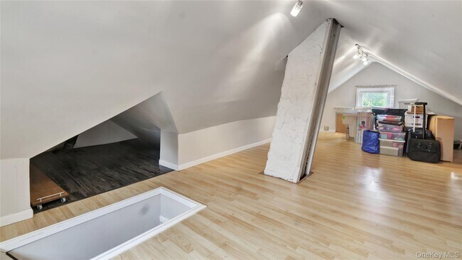 Building Photo - 16 Clement St