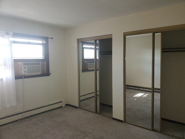 Building Photo - 15290 El Cameno Ter