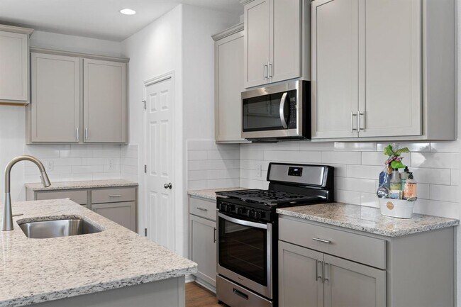 Building Photo - 348 Rend Dr