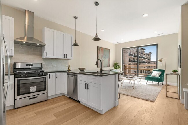 Building Photo - 1646 W Belmont Ave