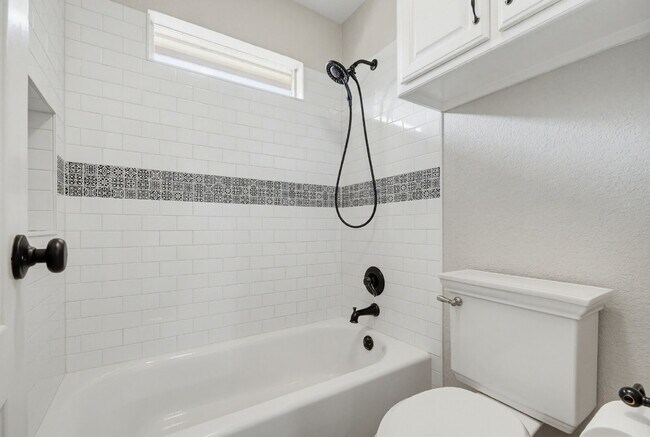 Building Photo - Perfect blend of comfort, style, and convenience.