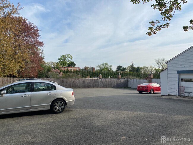 Building Photo - 76 S Adelaide Ave