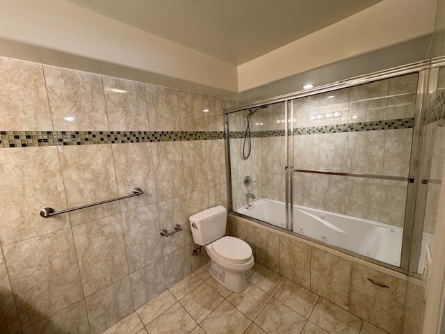 Master Bathroom - 11501 Hatteras St
