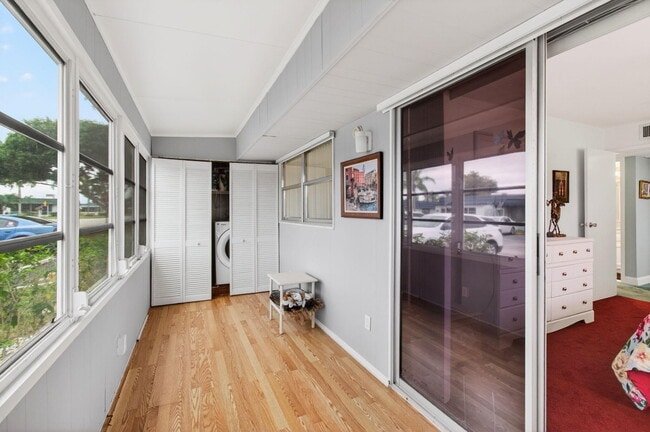 Building Photo - 213 Waterford Cresent