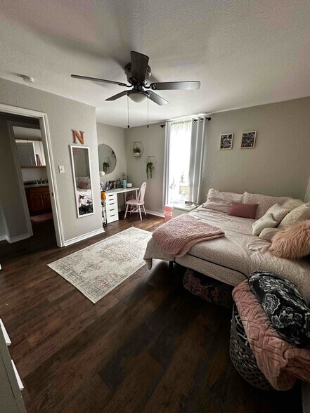 Building Photo - 796 W Tarleton St