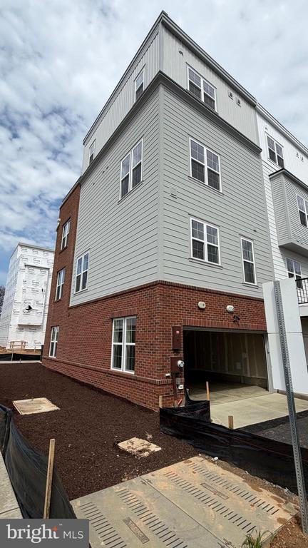 Building Photo - 2106 Henson Norris St