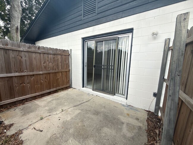 Building Photo - 5320 SE 28th Ln