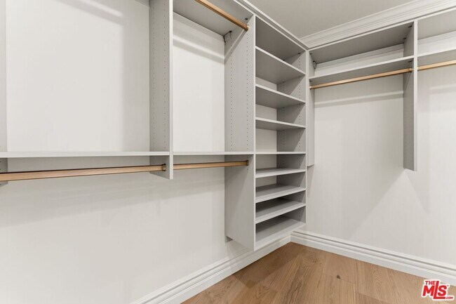 Building Photo - 1725 Loma Vista Dr