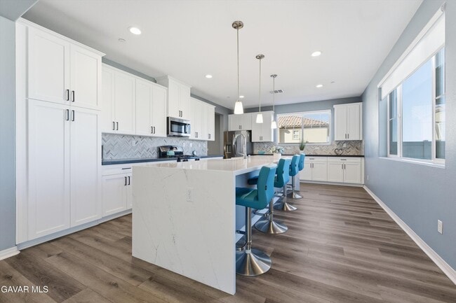 Building Photo - 41638 Cielo Vista Dr