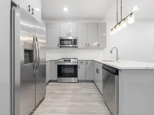 Building Photo - 531 32nd St