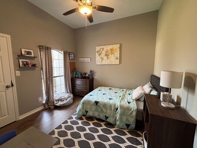 Building Photo - STUNNING AND IMMACULATE HOME NEAR BARKSDALE AIR FORCE BASE