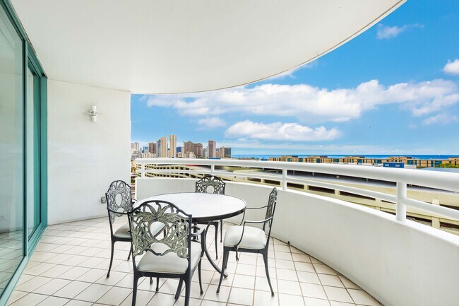 Building Photo - 1341 Kapiolani Blvd