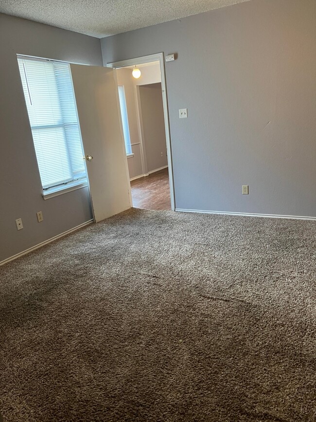 Building Photo - 5406 Duplex - Series C