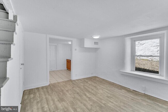 Building Photo - 60 Irish Ln